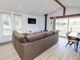 Lakeside Lodge
