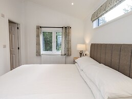 Lakeside Lodge