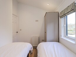 Lakeside Lodge