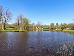 Lakeside Lodge