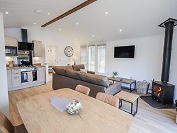 Lakeside Lodge