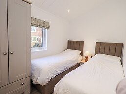 Lakeside Lodge