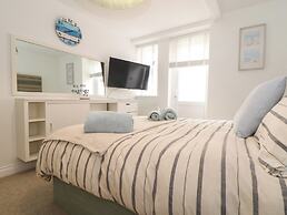 5 Fistral Waves