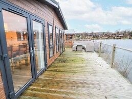 12A Lake Escape