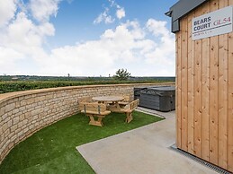 Bears Court Barn 1