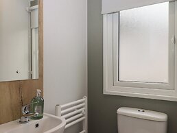 6 Manor Park
