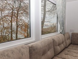 6 Manor Park