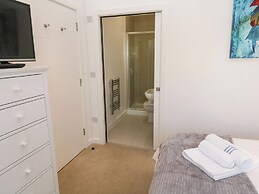 Una, Lodge 70