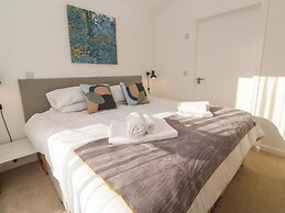 Una, Lodge 70