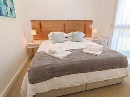 Una, Lodge 70
