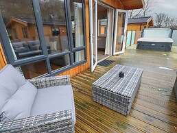 Dovestone Luxury Lodges - Pets Welcome