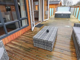 Dovestone Luxury Lodges - Pets Welcome