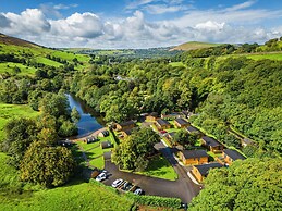 Dovestone Luxury Lodges - Pets Welcome