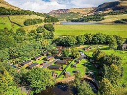 Dovestone Luxury Lodges - Pets Welcome