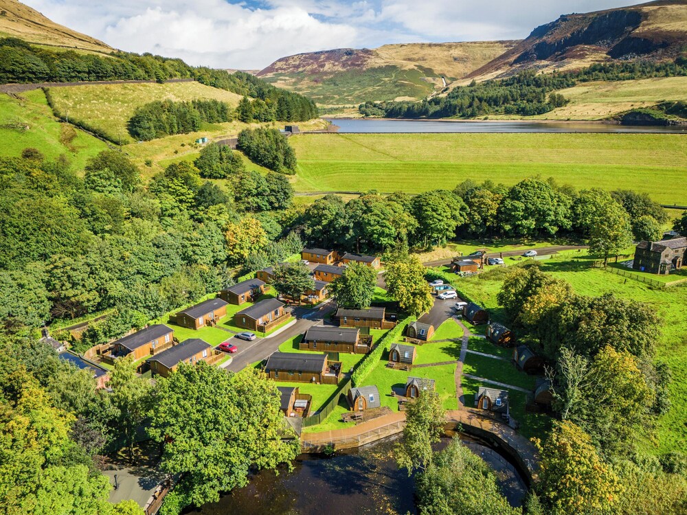 Dovestone Luxury Lodges - pet Free