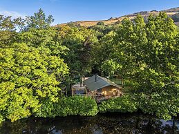 Dovestone Luxury Lodges - pet Free
