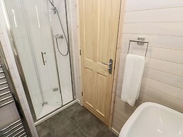 Dovestone Secluded Luxury Lodges - Pets Welcome
