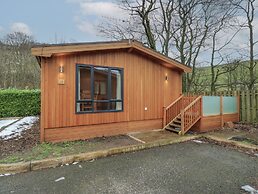 Dovestone Secluded Luxury Lodges - Pets Welcome