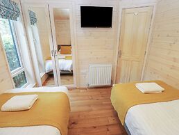 Dovestone Secluded Luxury Lodges - Pets Welcome
