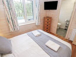 Dovestone Secluded Luxury Lodges - Pets Welcome