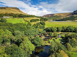 Dovestone Luxury Lodges - Pets Welcome
