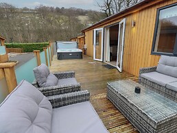 Dovestone Luxury Lodges - Pets Welcome