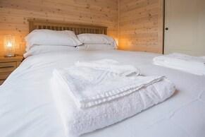 Dovestone Luxury Lodges - Pets Welcome