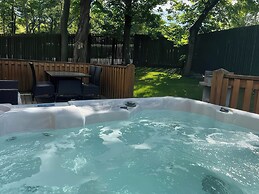 Dovestone Luxury Lodges - pet Free