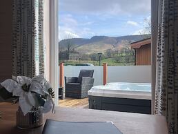 Dovestone Luxury Lodges - Pets Welcome