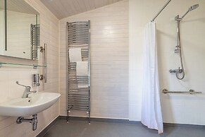 Dovestone Luxury Lodges - Pets Welcome