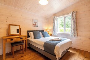 Dovestone Luxury Lodges - Pets Welcome