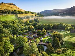 Dovestone Luxury Lodges - Pets Welcome