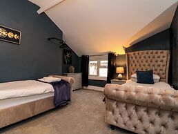 Sail Lodge