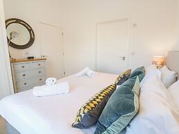 Una, Lodge 77
