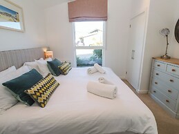 Una, Lodge 77