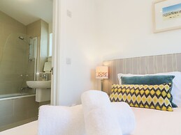 Una, Lodge 77
