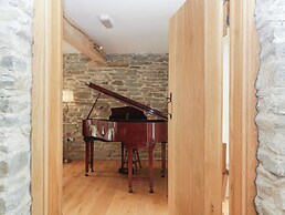 Evenjobb Court Farmhouse