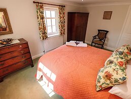 Moon Field Lodge