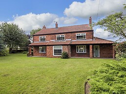 Moon Field Lodge