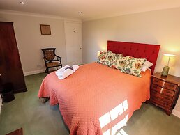 Moon Field Lodge