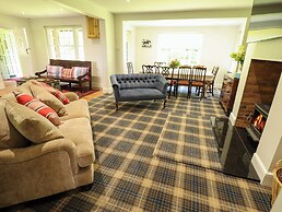 Moon Field Lodge