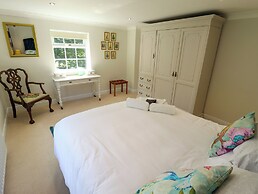 Moon Field Lodge
