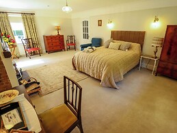 Moon Field Lodge