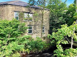 The Old Riverside School House Apt 3