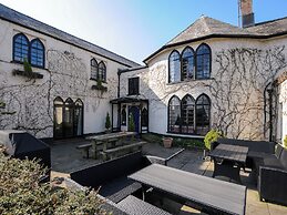 Sycamore Apartment