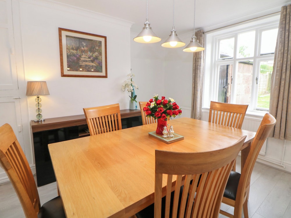 15 Calton View