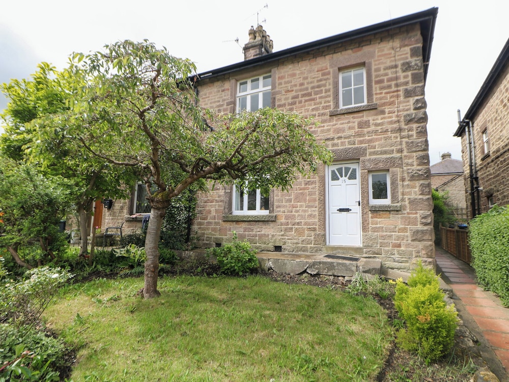 15 Calton View
