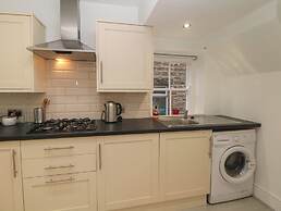 15 Calton View