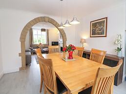 15 Calton View