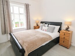 15 Calton View